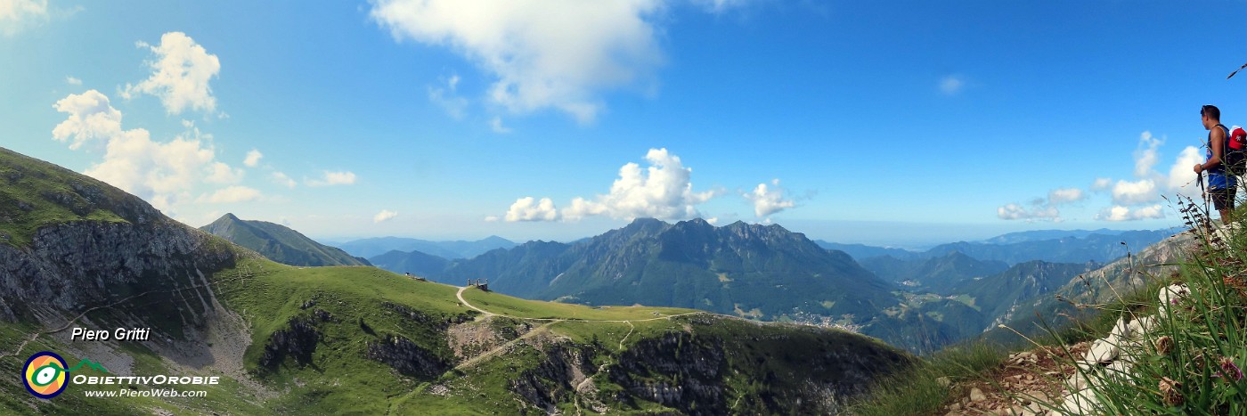 29 Vista dall'alto sul primo tratto del sent. 244-Sentiero dei fiori alto.jpg
